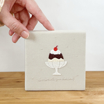 小さな刺繍パネル《喫茶店のプリン》｜壁飾り｜ファブリックパネル｜インテリア
