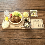 ミニチュア　牛肉の甘辛炒め定食