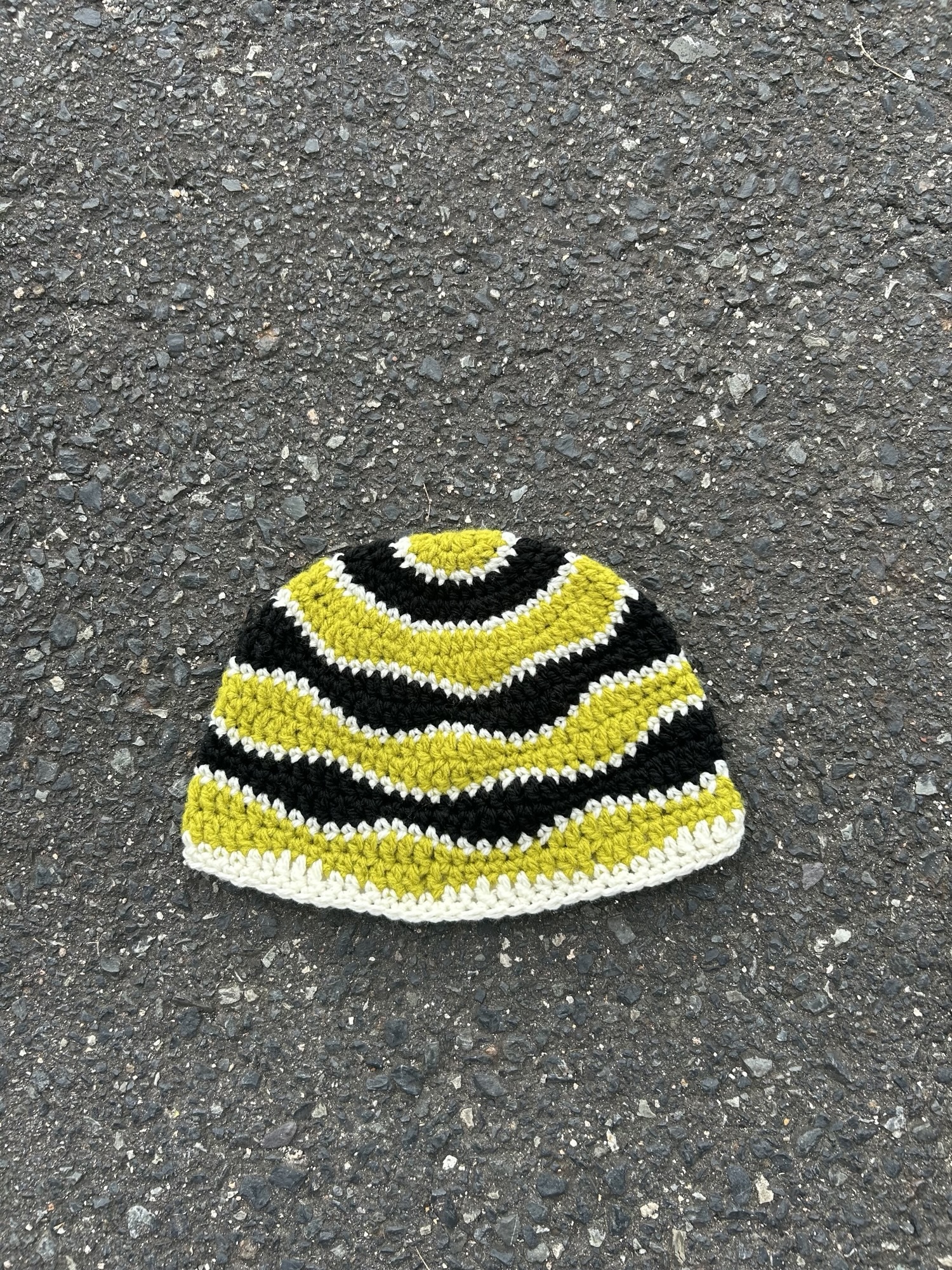 ハンドメイド クロシェビーニー｜イエロー×ブラック×ホワイト