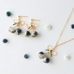 グレーブラック┊︎お得なセット┊︎【幸福結ぶ】かすみ草のMiniさくらんぼ🍒 （ピアス・イヤリング・ネックレス）