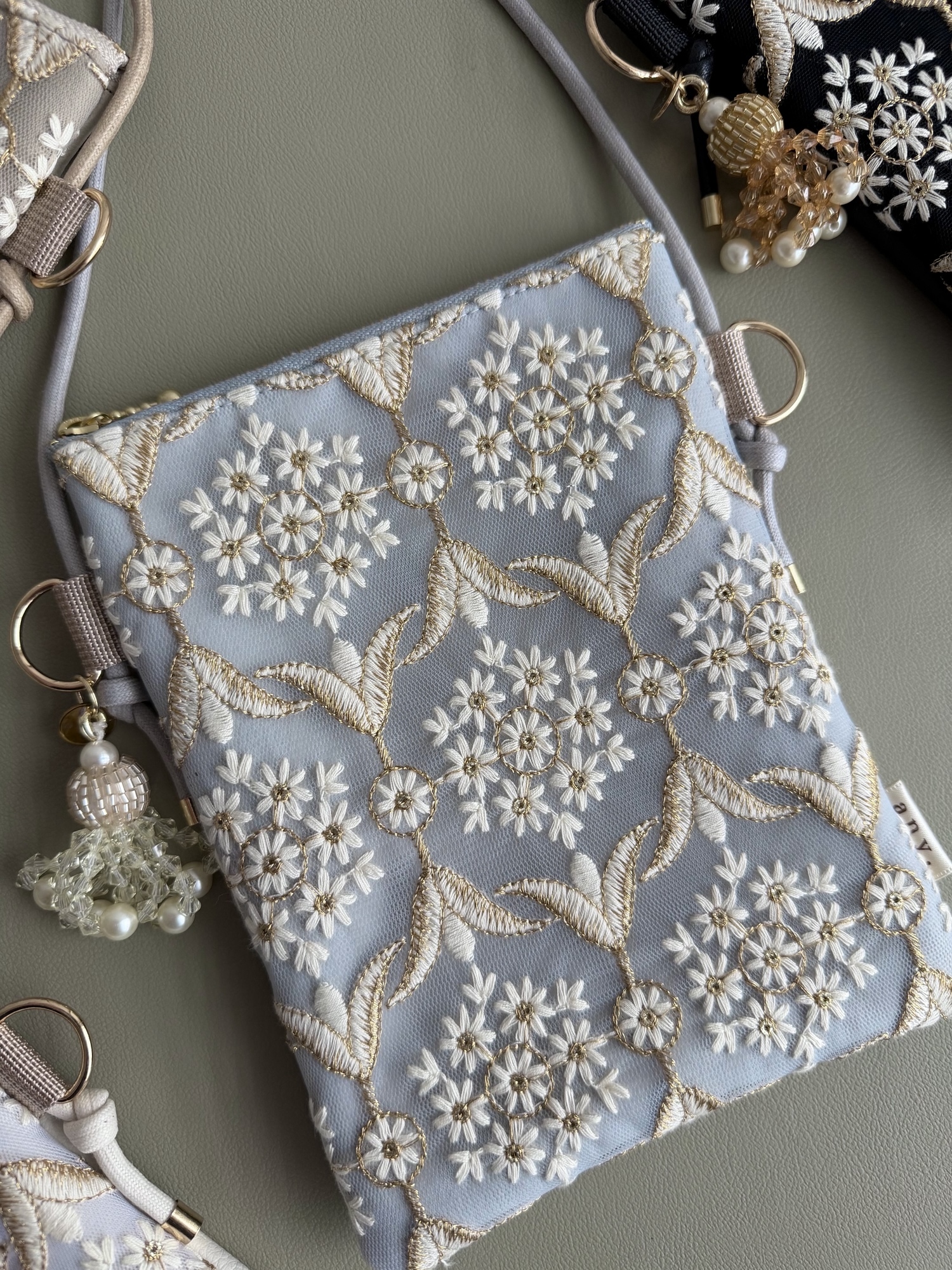 new✨インド刺繍生地スマホポシェット⑯♡スマホショルダー お散歩