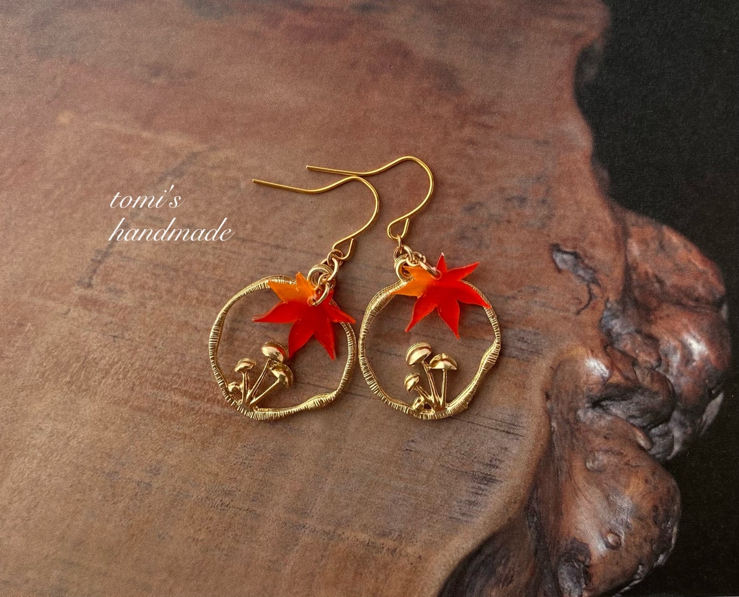 紅葉ときのこの秋色フープピアス（イヤリング）🍁🍄 もみじ - tomi's