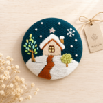 冬のおうち｜手刺繍くるみボタン｜選べるパーツ5種類* ブローチ・ヘアゴム・スマホグリップ・キーホルダー