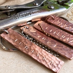 【 オシャレな銅製*.+ 】厚さ約2mm 銅製 刻印 キーホルダー