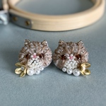 もふ猫 (ミルクティー) ピアス  ビーズ刺繍