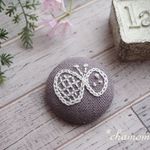北欧風ちょうちょ刺繍ブローチ・b