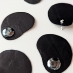 9/19発売︎🌟美術館に連れていきたくなるピアス【2way ビックシルエット 】  2way ピアス/イヤリング      レザー  ブラック  黒  満月