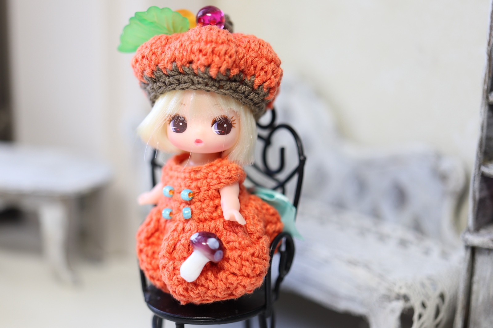 N956「紅てんぐ茸」カプセル猫ドールサイズ 服 - 編み物と刺繍のKARKO
