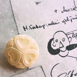 18mm vintage luster ivory shamrock button ☘️