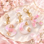 【名入れ無料】桜が舞うイニシャルキーホルダー　アンブレラマーカーにも