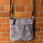 fumfumhemhemさま専用　モノトーン刺しゅうのしずく型バック