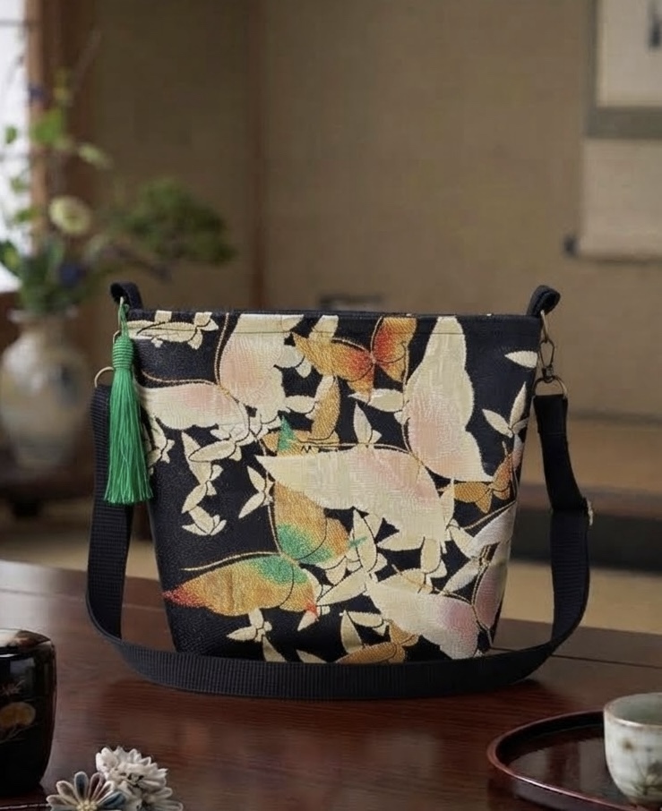 辻ヶ花 着物シルク帯リメイク クロスボディバッグ／ボディバッグ