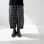 コットンの立体バレルパンツ。ダークグリーン系チェック。クロップド丈。フリーサイズ【即納】