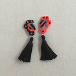 刺繍のフリンジピアス  ブラック&レッド