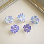 ちいさな小花のヘアピアス（ブルーパープル） 