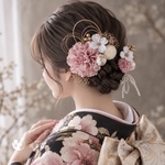 上品ダリアの髪飾り『くすみP』　結婚式　成人式　胡蝶蘭　和装　振袖　卒業式　白無垢　色打掛　前撮り　花嫁　着物　ヘッドドレス　袴田　留袖　ヘアピン　結婚式髪飾り　成人式髪飾り　卒業式髪飾り　ピンク　