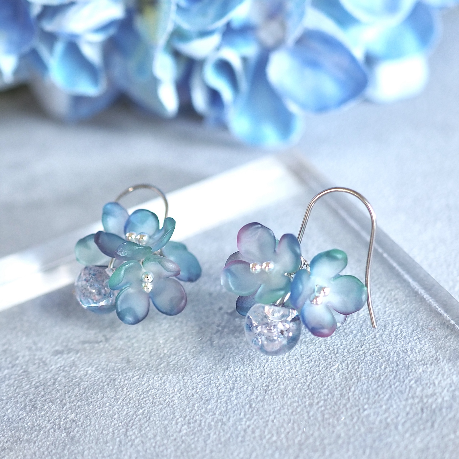紫陽花シアーフラワーとロングチェーンのイヤーカフ 片耳 P1229