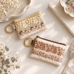 ネコ刺繍/インド刺繍×ふんわりキルト★カラビナ付きフラットポーチ/マルチケース