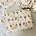 《new》🥀インド刺繍ポーチ　インド刺繍苺ポーチ　苺刺繍　インド刺繍生地　インド刺繍母子手帳ポーチ　インド刺繍コスメポーチ　インド刺繍通帳ポーチ　ギフト　パールチャーム付き　L size(大きめ)