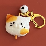 ほんのりみたらし猫団子｜鈴付き2WAYキーホルダー・チャーム｜和菓子フェイクスイーツ