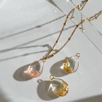 【minneオープン一周年記念イベント✨￥１００】小さなしずくのネックレス｜レジン｜雫　ドロップ　涙　透明　クリスタル　シェル　ゴールド　カラフル　ブルー　グリーン　レッド　ピンク　イエロー