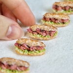 ミニチュア　ローストビーフのバゲットサンド