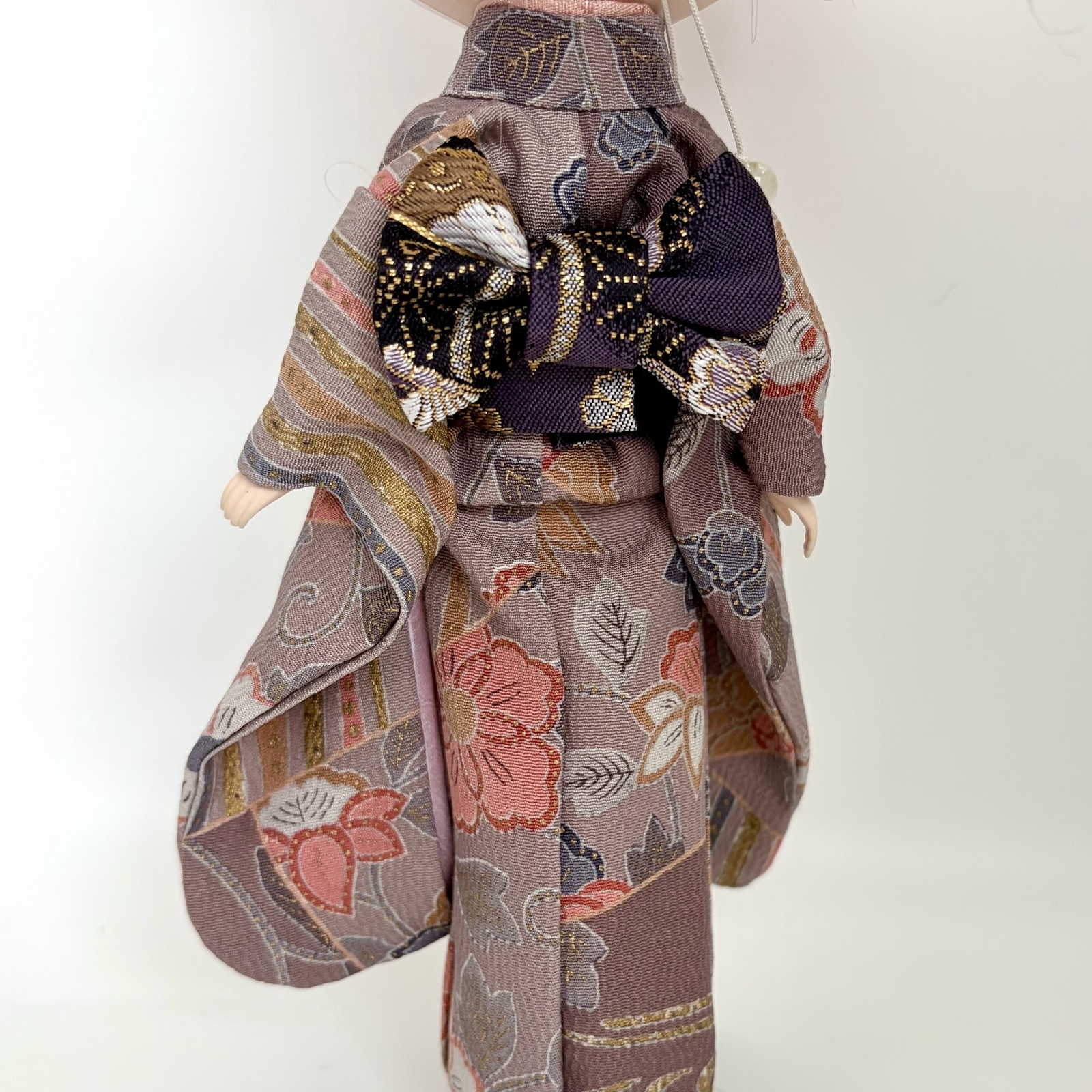 ドール着物☆くすみカラーに草花金彩の切嵌文の正絹振袖 - HikaR