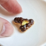 ミニチュア　かじりかけエクレア