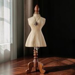 【サッと被れてサマになる】 ヴィンテージボタンのループタイ｜Y字 ロングネックレス ｜ ステンレス スネークチェーン ｜ シックな秋色 ｜クラシカル