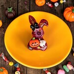 フラワー入りハロウィンうさぎのブローチ