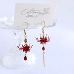 ハーフアシメントリー 麗しの彼岸花 ~紅色~♥️ レッド ピアス イヤリング