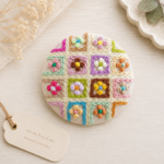 おばあちゃんの編みもの｜手刺繍くるみボタン｜選べるパーツ6種類* スマホグリップ・ブローチ・ヘアゴム・キーホルダー