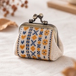 ボーダー刺繍のリネンミニがま口ポーチ ＊クロスステッチ刺繍 小銭入れやアクセサリー入れにぴったり♪＊オレンジ