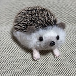 羊毛フェルト　ハリネズミ大　顔薄茶　ハンドメイド