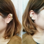 葉っぱの様なイヤーカフ、白いお花入り、イヤリング