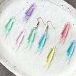 色を選べる! 空飛ぶイカのイヤリング/ピアス[数量限定]