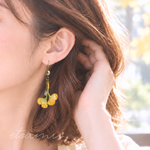 【秋の花】銀杏（いちょう）ピアス｜チェコガラス×レース編み・手染め葉っぱ