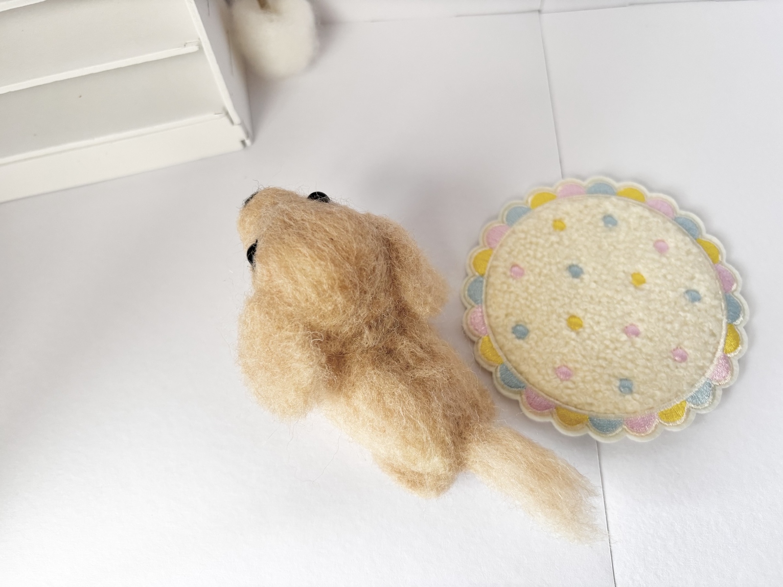 羊毛フェルト】クリーム色のミニチュアダックスフンド ハンドメイド