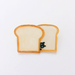 『 食パンクロネコ 』ブローチ