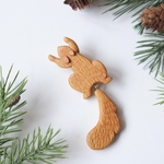 【単品】＊リス の 木彫りブローチ ＊　／  北欧 ナチュラル ギフト アクセサリー プチギフト 動物   木製 プレゼント