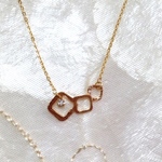 送料無料！スクエアゴールド✨ 雪景色の輝く光のネックレス✨