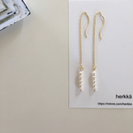 シルキーパールをあしらったねじりアメリカンピアス