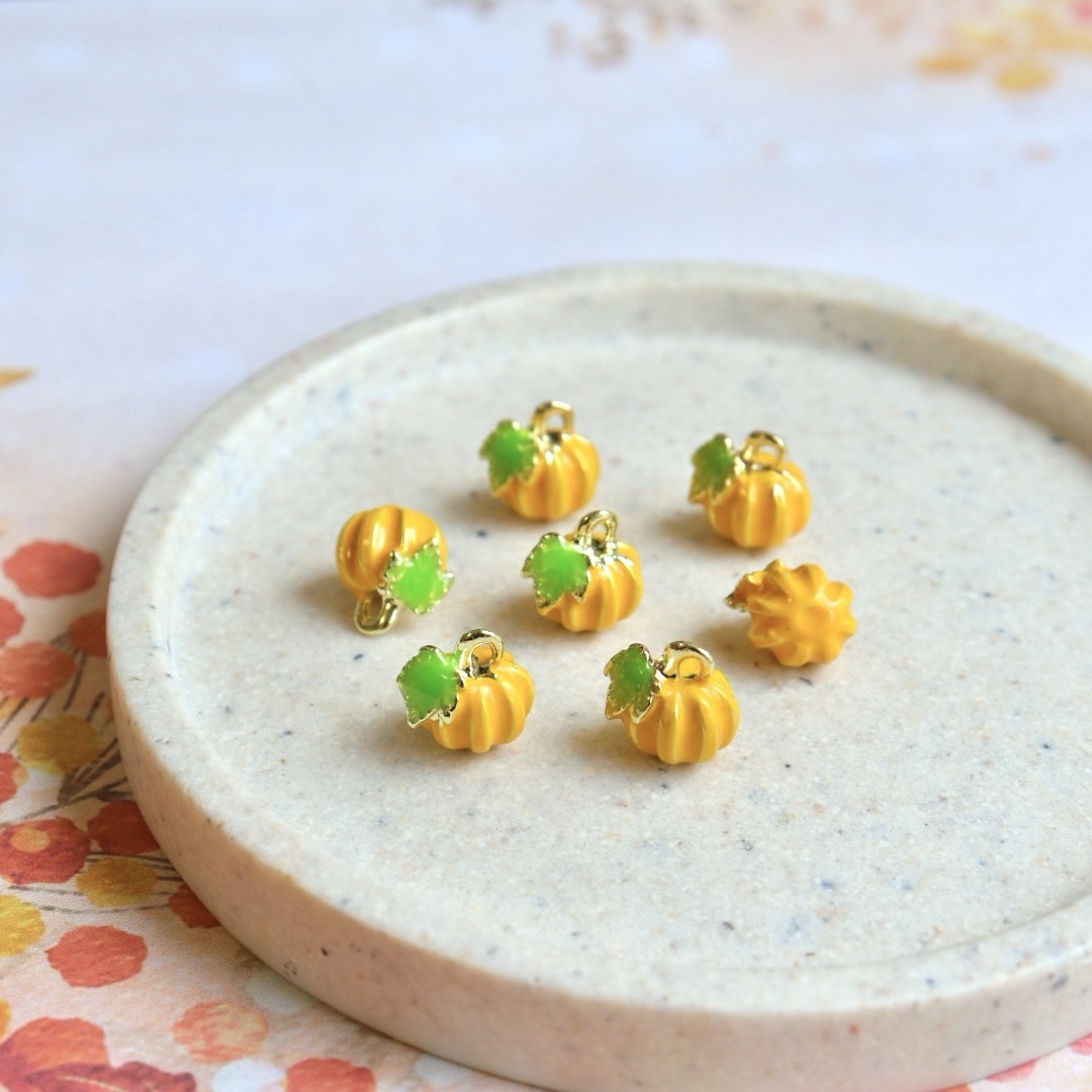 新作パーツ♪ 秋・ハロウィンに♪ 明るいイエローかぼちゃ - Handmade