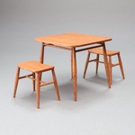 1/12サイズ スクエアテーブル＆スツール2脚セット（マカバ）｜1:12 Square Table & Two Stools Set — Monarch Birch