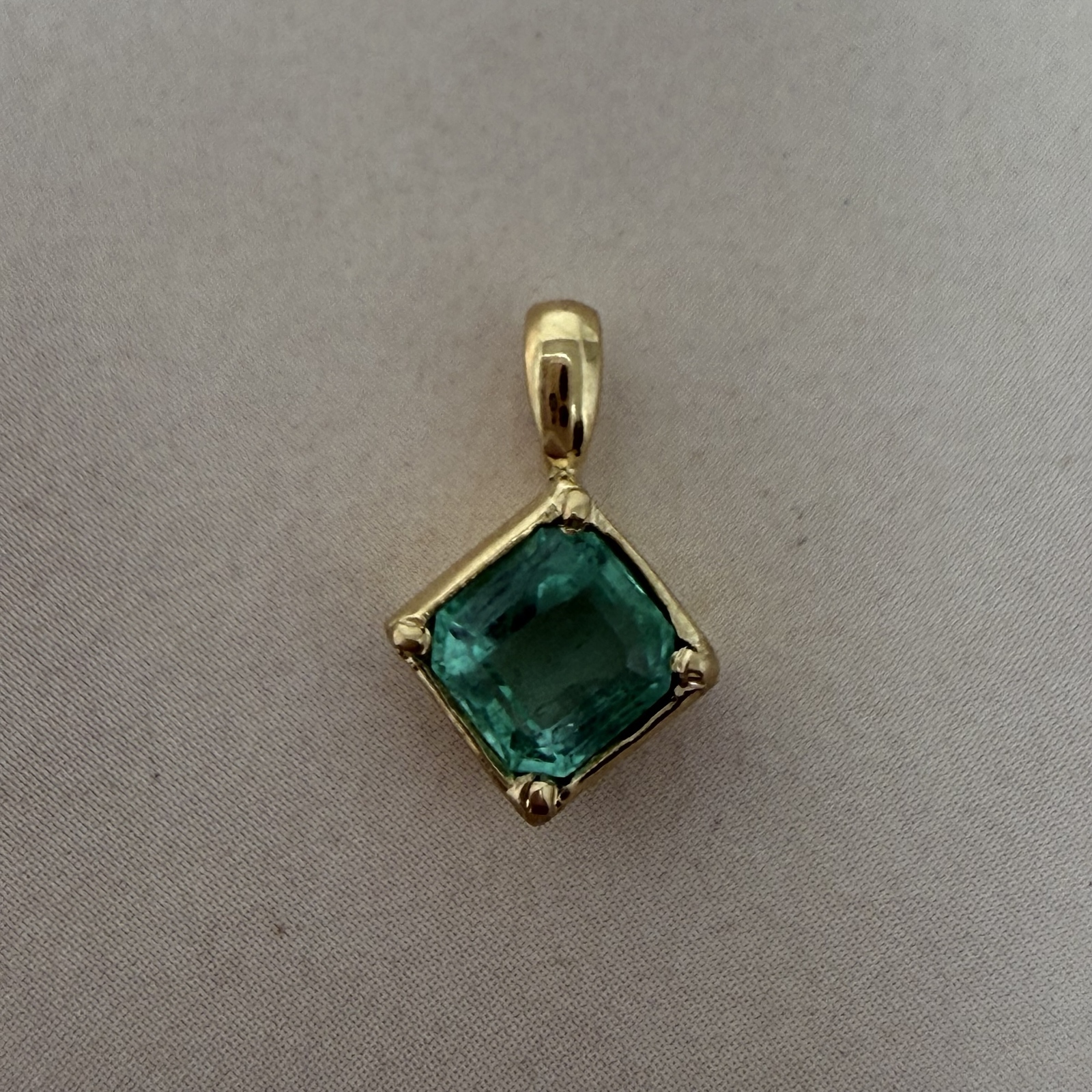 K18YG 天然エメラルド ペンダントトップ 0.52ct - よーだ@依田商会seg