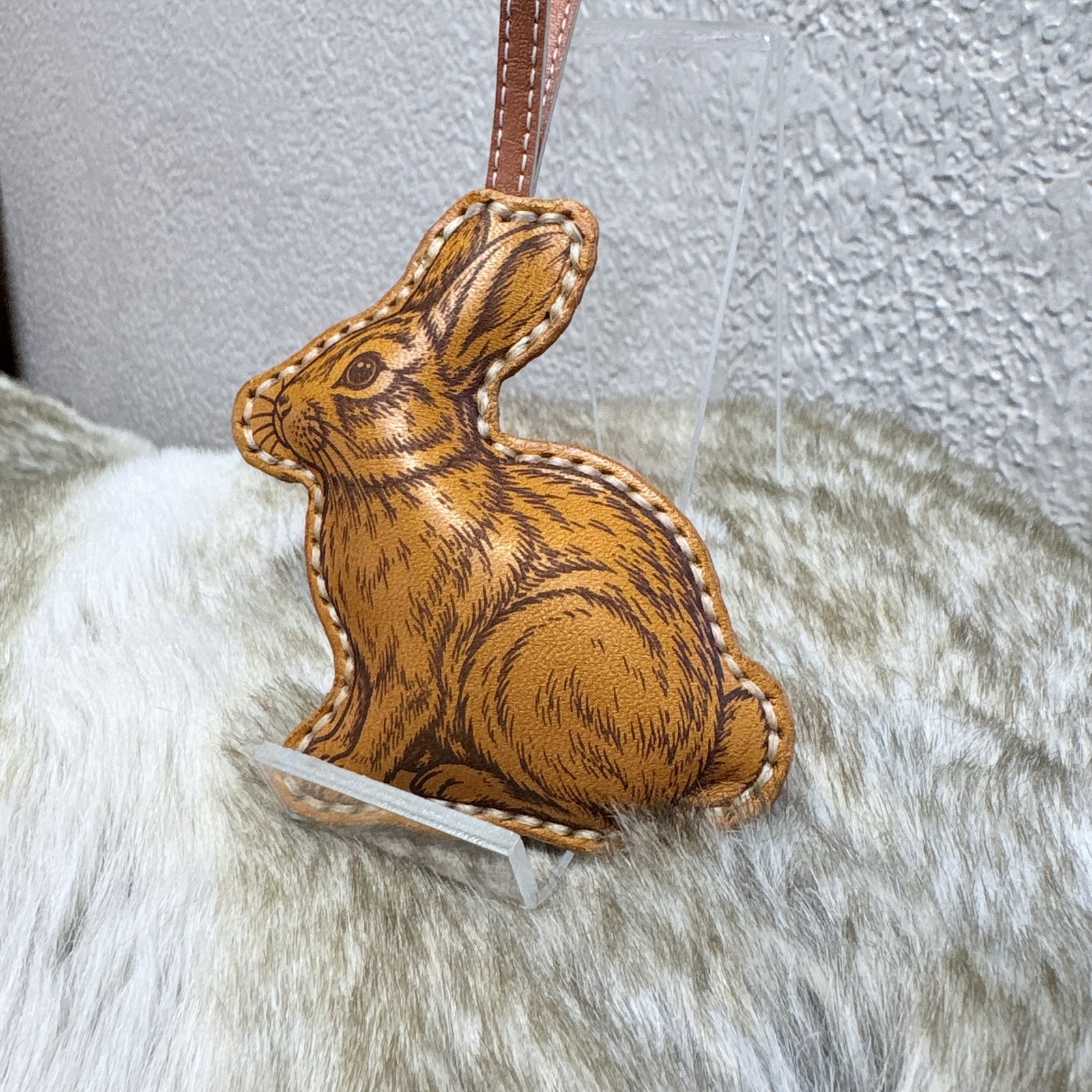 SOLD◆ハンドメイド バッグチャーム うさぎ ガラス 革タグ ビーズ 大きなウサギのバッグチャーム｜栃木レザー 8.5cm レザーチャーム 本革