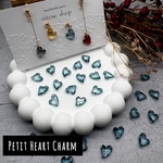 9/26 NEW♪48時間限定✨新商品🈹【285円→256円】【acrc4894chmm】【約20個】PETIT HEART CHARM 小さな多面カットのハート♡チャーム　手染め