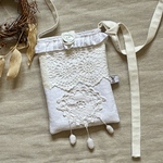 antiquelinen*whitework*ふわふわスマホポーチ*アクセサリーショルダー*アンティークリネン*手刺繍*ポシェット