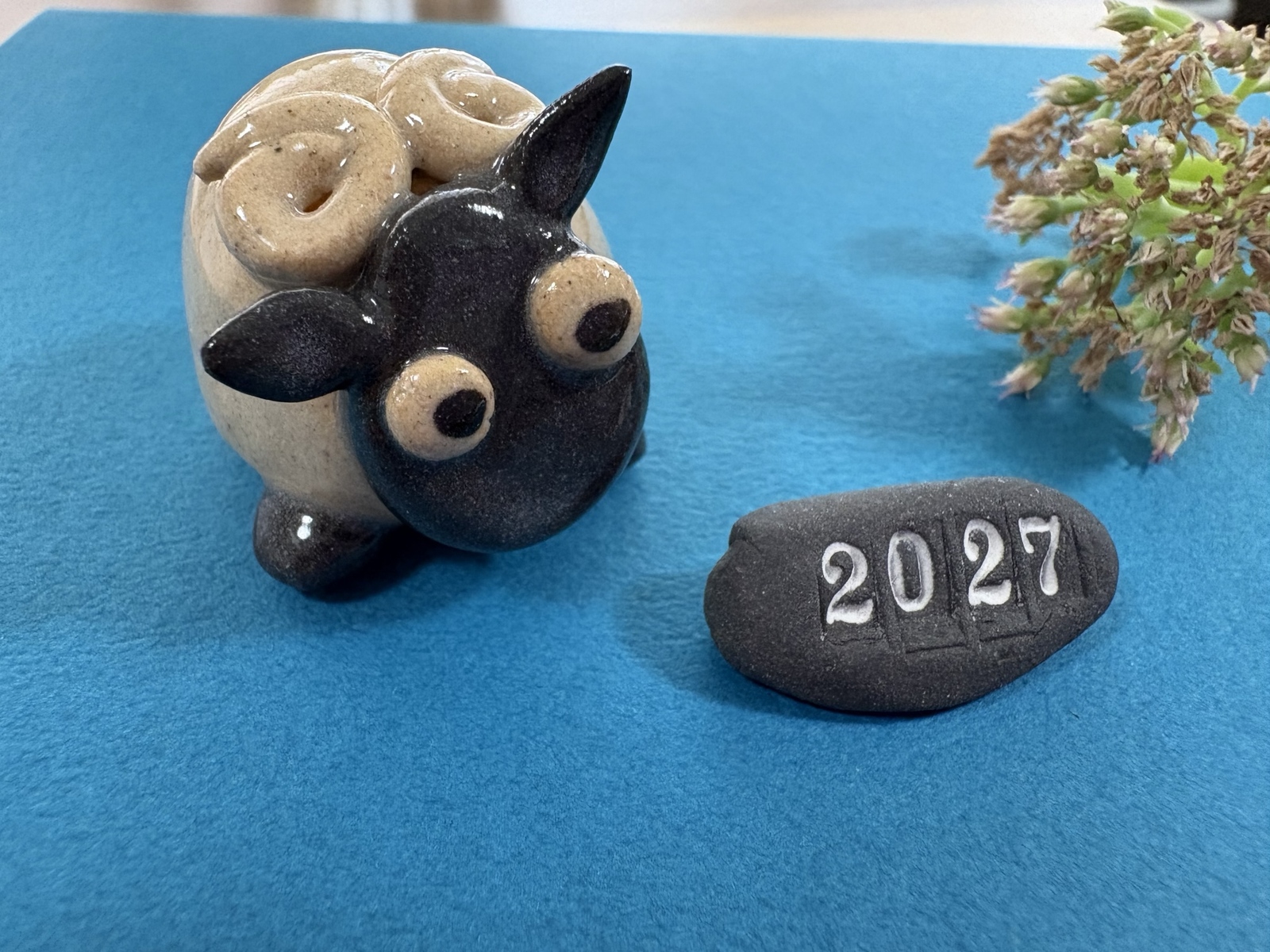 2027年の干支「ひつじ」｜陶器の小さな干支飾り - あとりえ かいもち