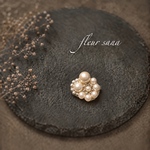 dress-up brooch〈petit〉サムネイルブローチ  white・silver
